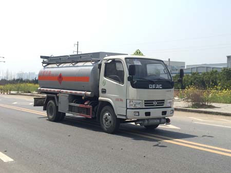 東風(fēng)多利卡小型加油車