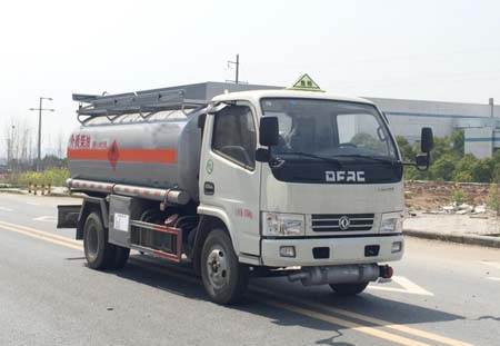 東風多利卡4噸運油車