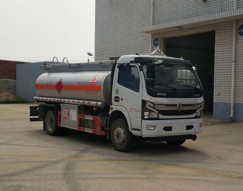 東風(fēng)東風(fēng)多利卡國六加油車8.5方