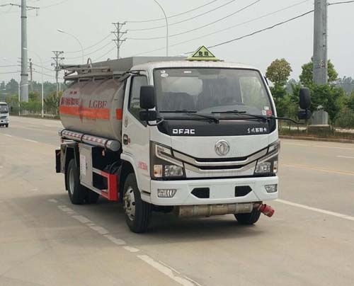 專威牌HTW5075GYYEC6型運(yùn)油車